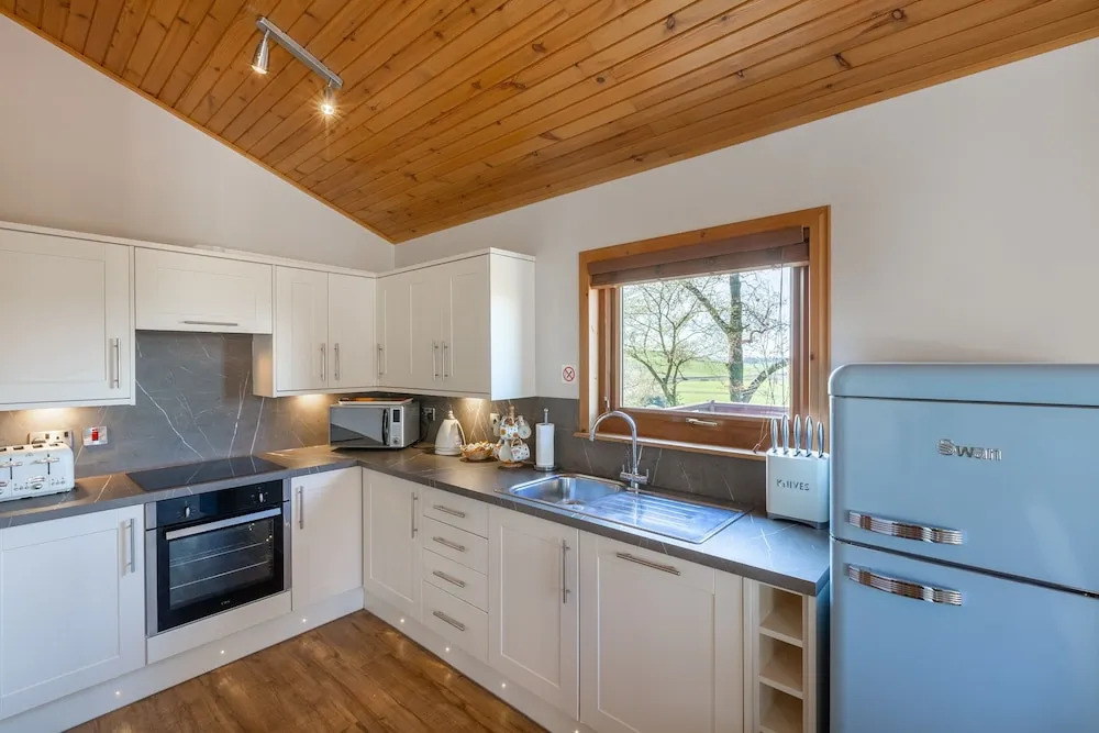 Douglas Fir Lodge With Hot Tub Near Cupar, Fife