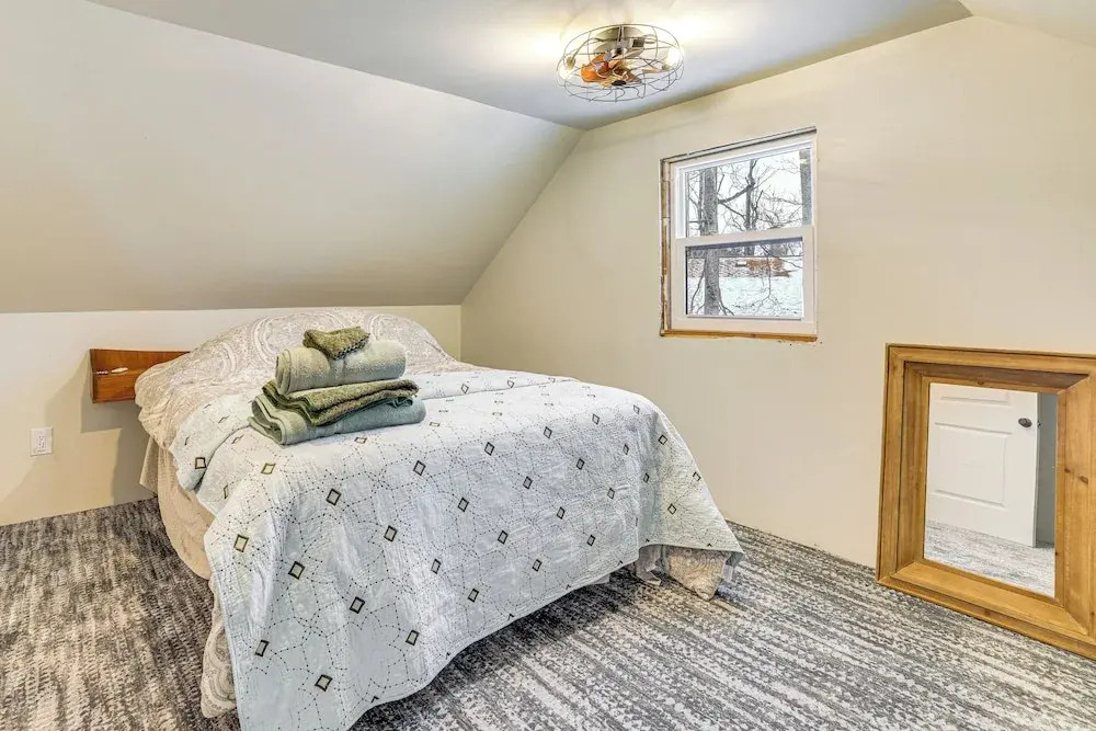 Pool, Beach & Lake Access: Poconos Cabin Escape!