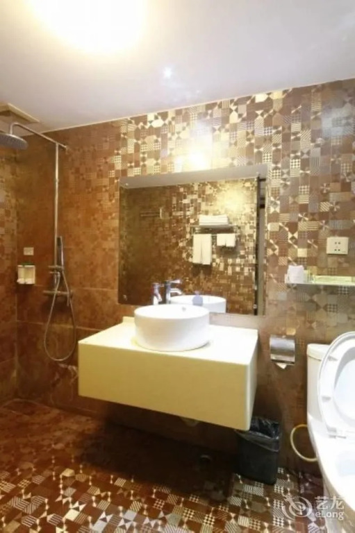 Hechi Shuntai Hotel