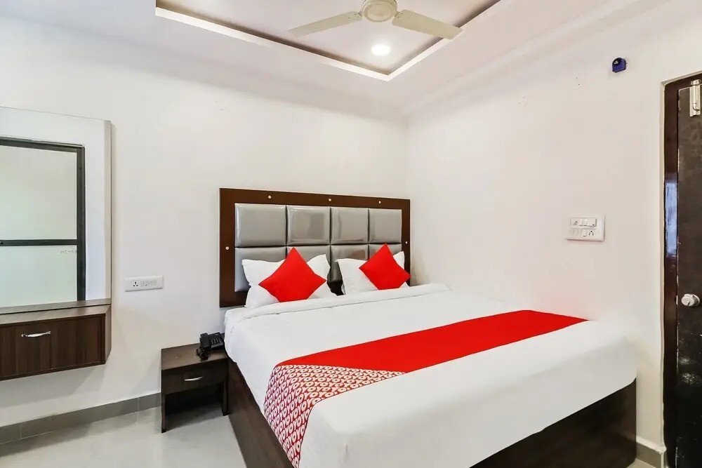Hotel Meena International by OYO Rooms