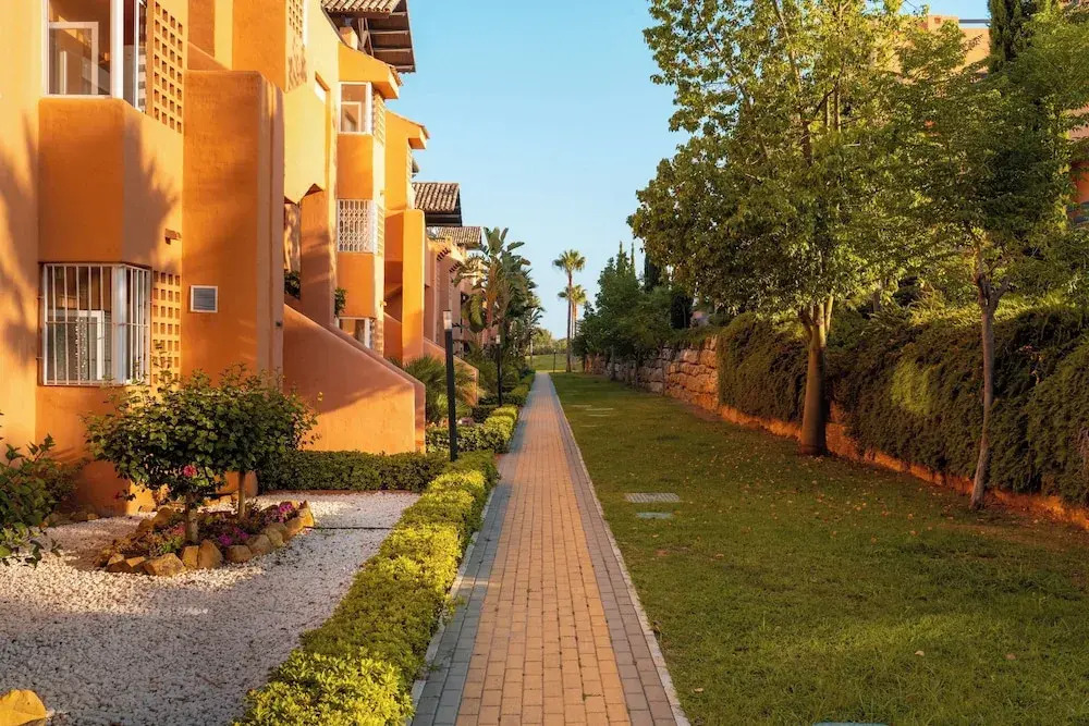 Seaview 2 Bed Apartment Sleeps 4 - Terrace - Pool