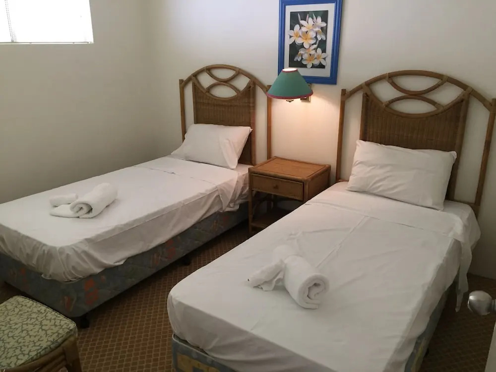 Amokura By The Coral Sea