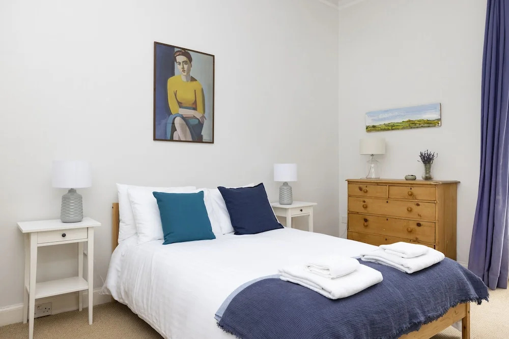 JOIVY 3 Bed Meadows Flat Near Castle & Royal Mile