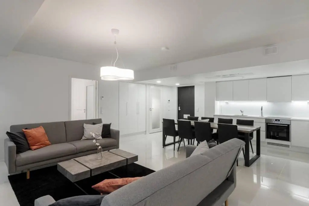 Sleek and Spacious 3 BR Apartment in City Centre