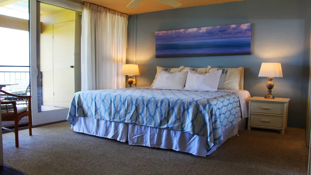 Kona Bali Kai 223 - Oceanfront 2 Bedroom Condo by RedAwning