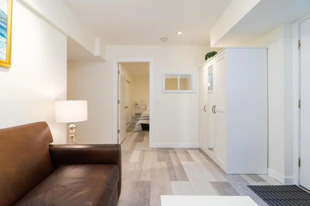 Beautiful 2BR Suite in central West Vancouver
