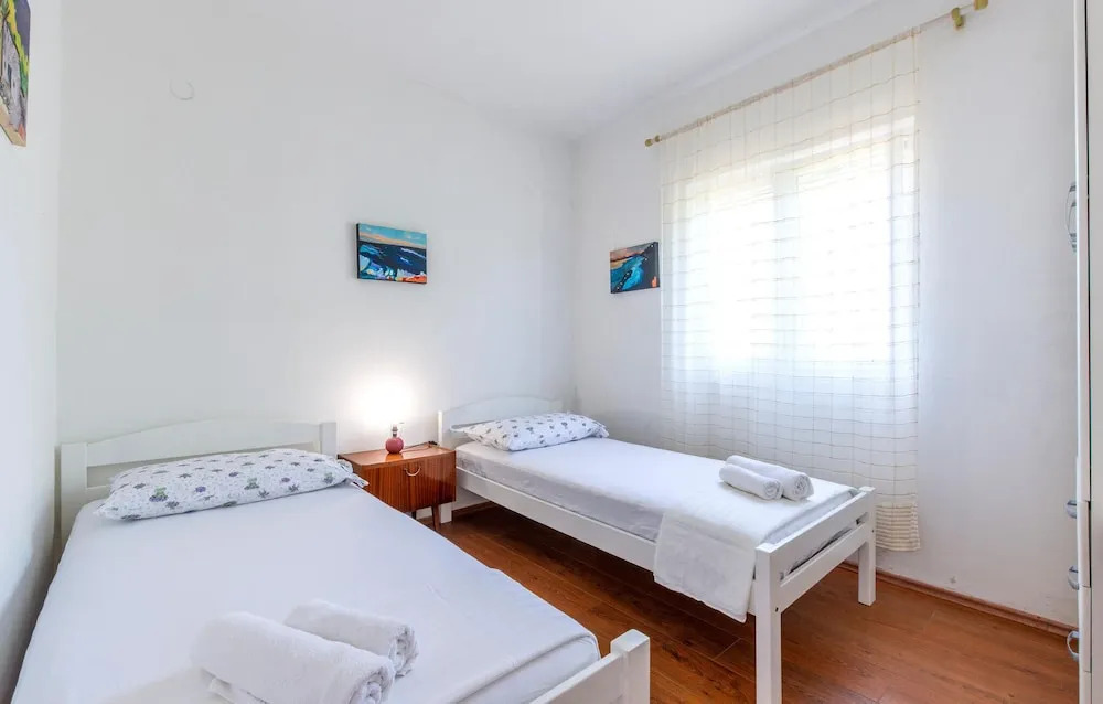 Two-Bedroom Holiday Home In Sucuraj
