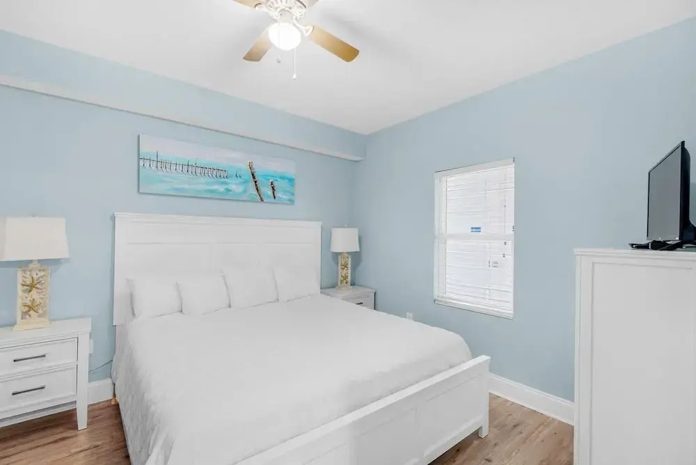 Laketown Wharf 838