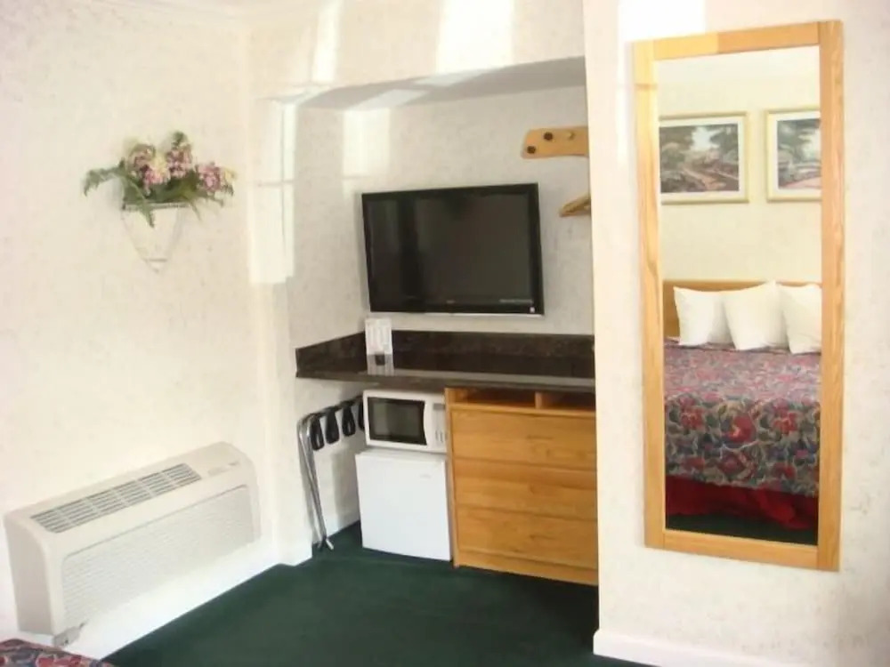 Travelers Inn