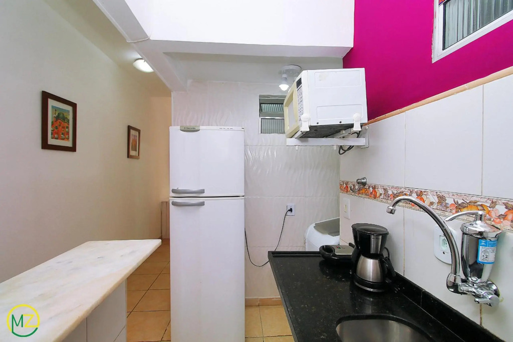Studio economico com vista para o mar no posto 2 em Copacabana!