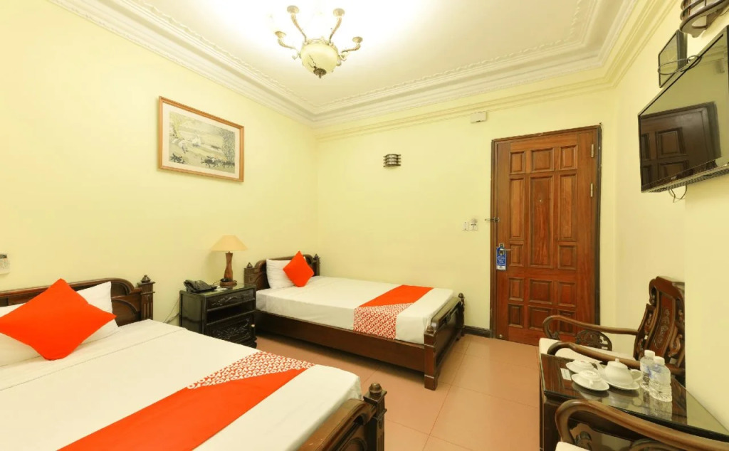 Lucky 2 Hotel & Travel