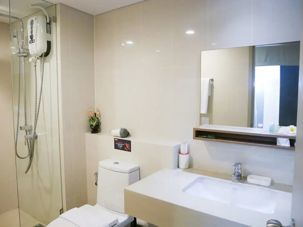 Апартаменты Locals Sathorn Siamese Nang Linchee