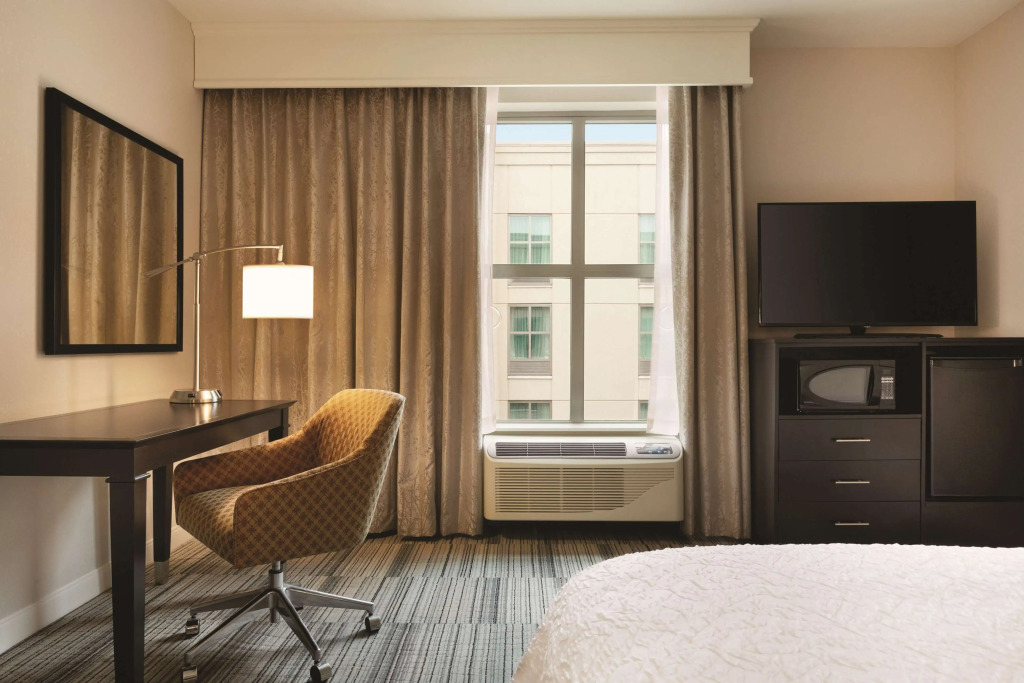 Hampton Inn & Suites - Roanoke-Downtown, VA