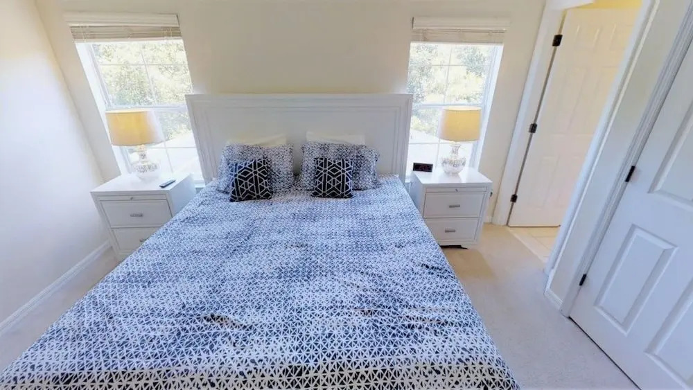 ACO FAMILY – 4 bd TOWNHOME WITH POOL (1717)