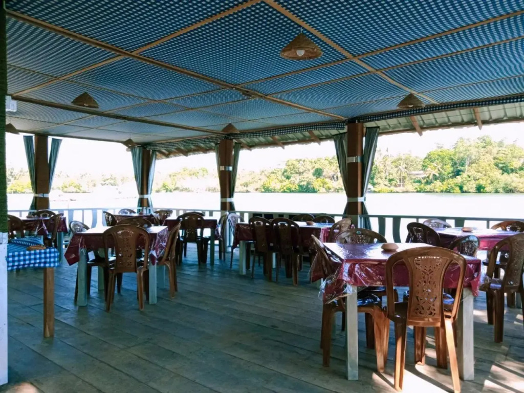 Lake Lane Guest Rest