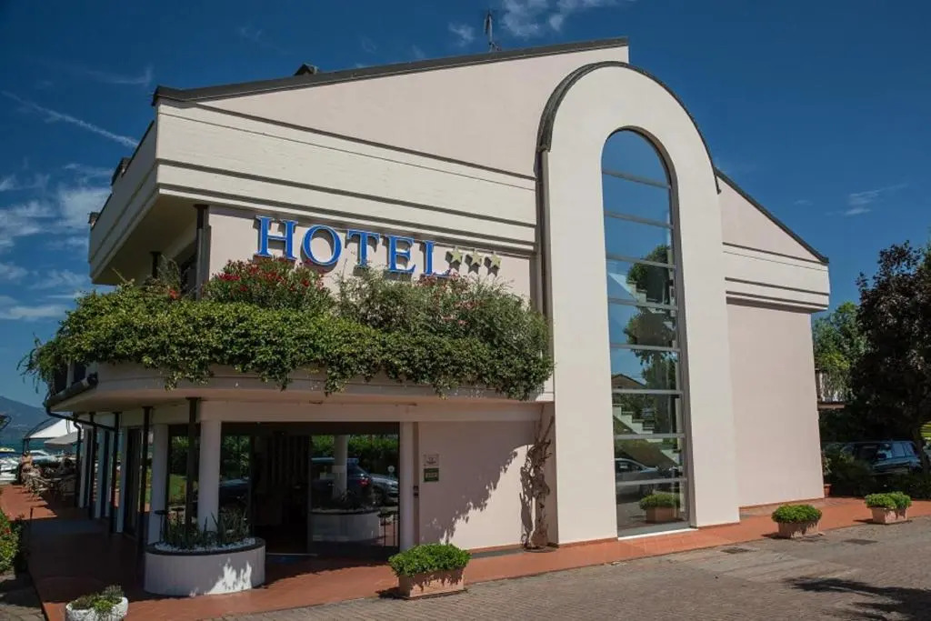 Yachting Hotel Mistral