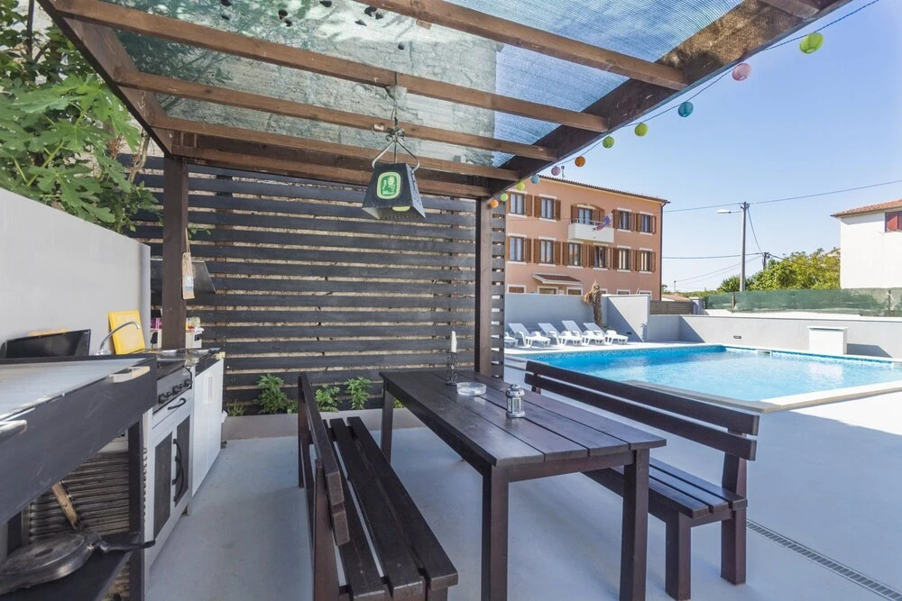 Villa With 5 Bedrooms in Pomer, With Private Pool, Enclosed Garden and