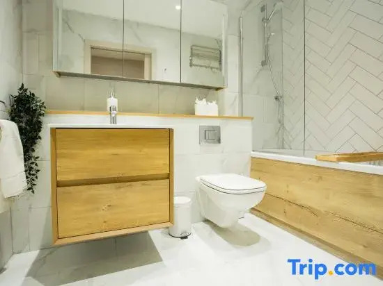 Spacious 3-Bed Retreat | Modern & Super Central