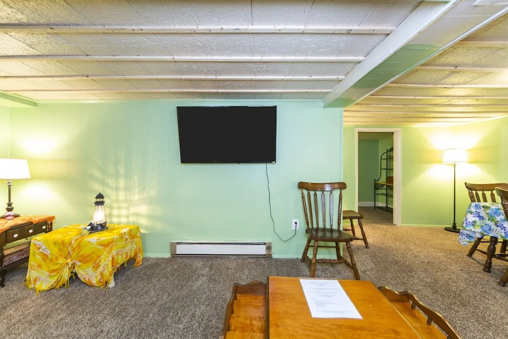 Rustic Beach Front Apt - Cozy And Right On The Beach 2 Bedroom Apts