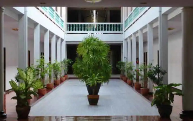 Grand Mansion Hotel