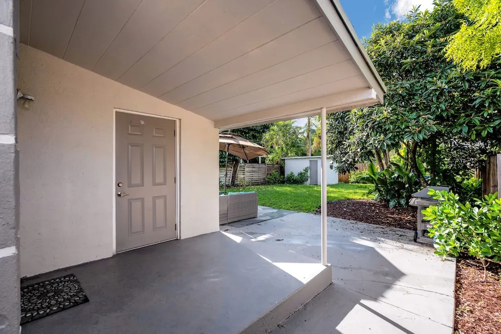 Tropical Oasis Retreat In Oakland Park, Fl 3 Bedroom Home by RedAwning