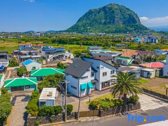 Rein Jeju Family Room with Mountain 101