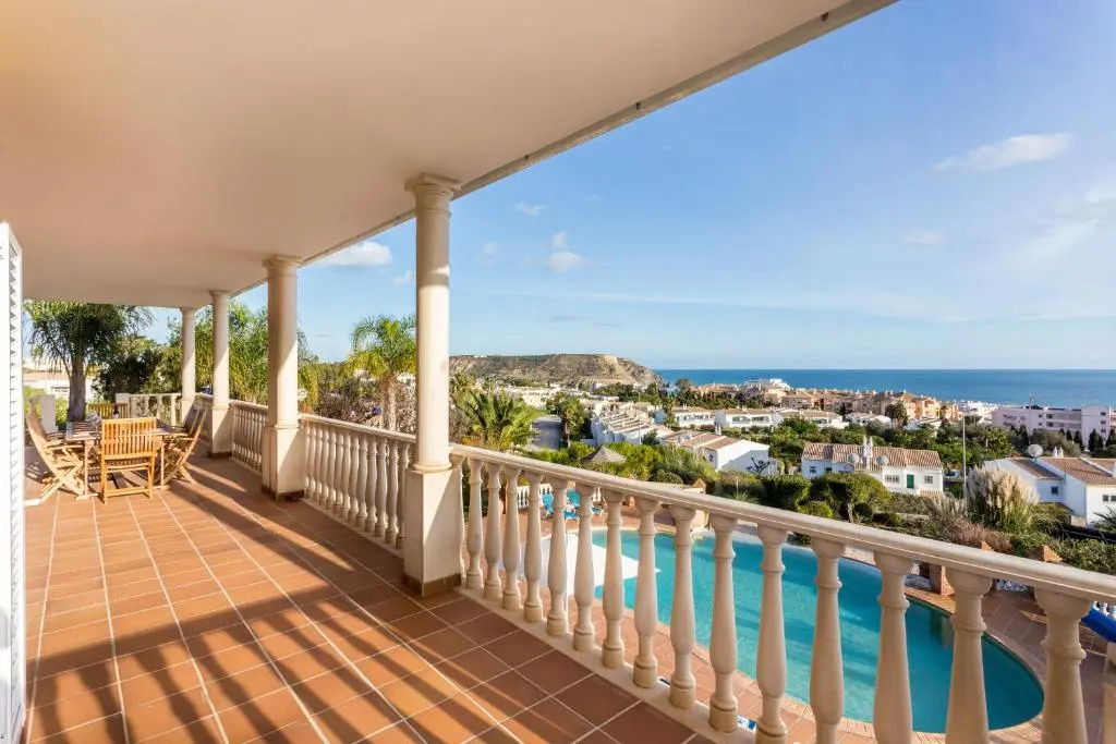 CoolHouses Algarve Luz, 5 bed villa & pool, Casa N