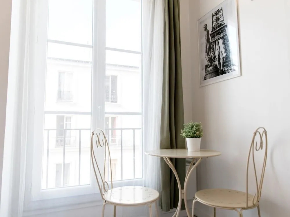 Montmartre Apartments - Renoir