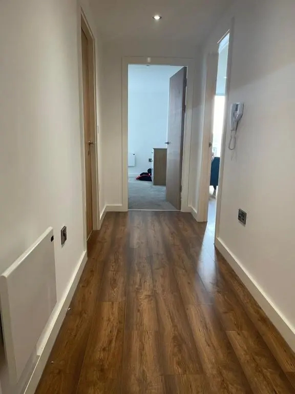Luxury 2-Bed Apt with free parking on premises