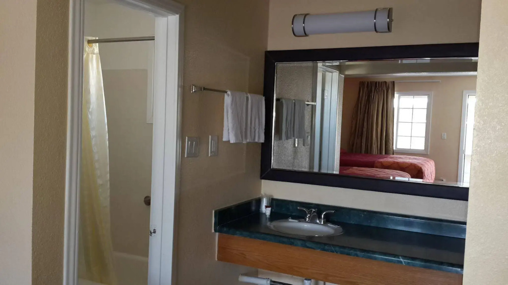 American Regency Inn