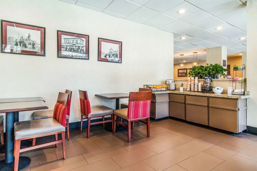Comfort Inn By the Bay