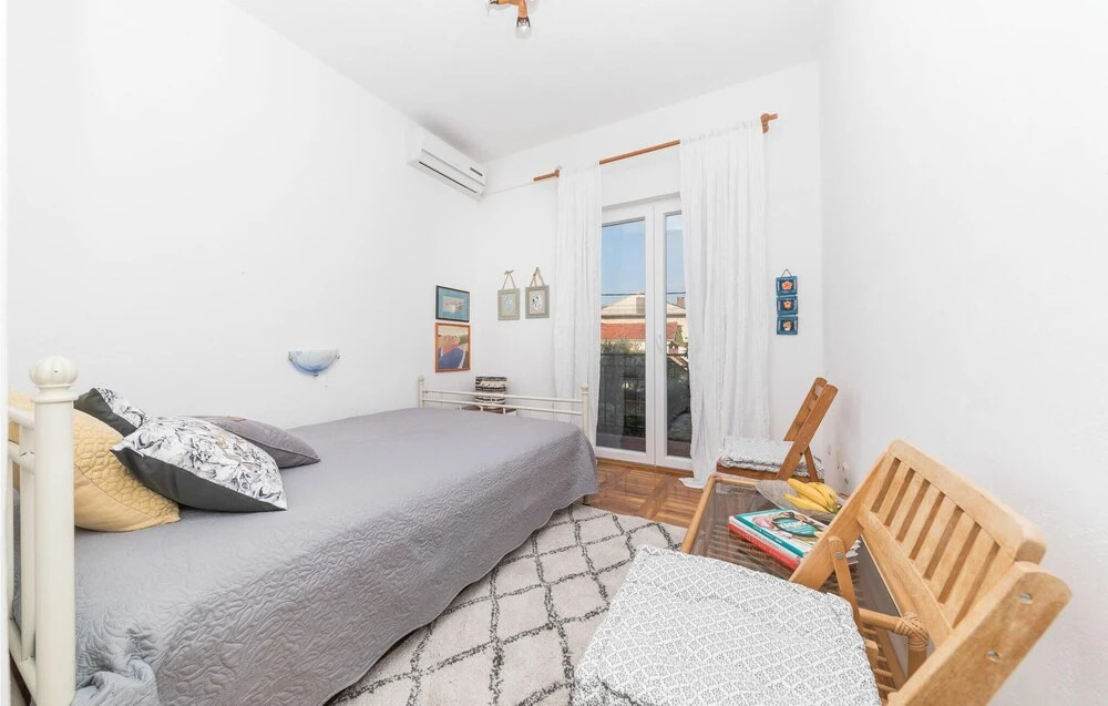 Beautiful Apartment in Vinisce With 2 Bedrooms and Wifi