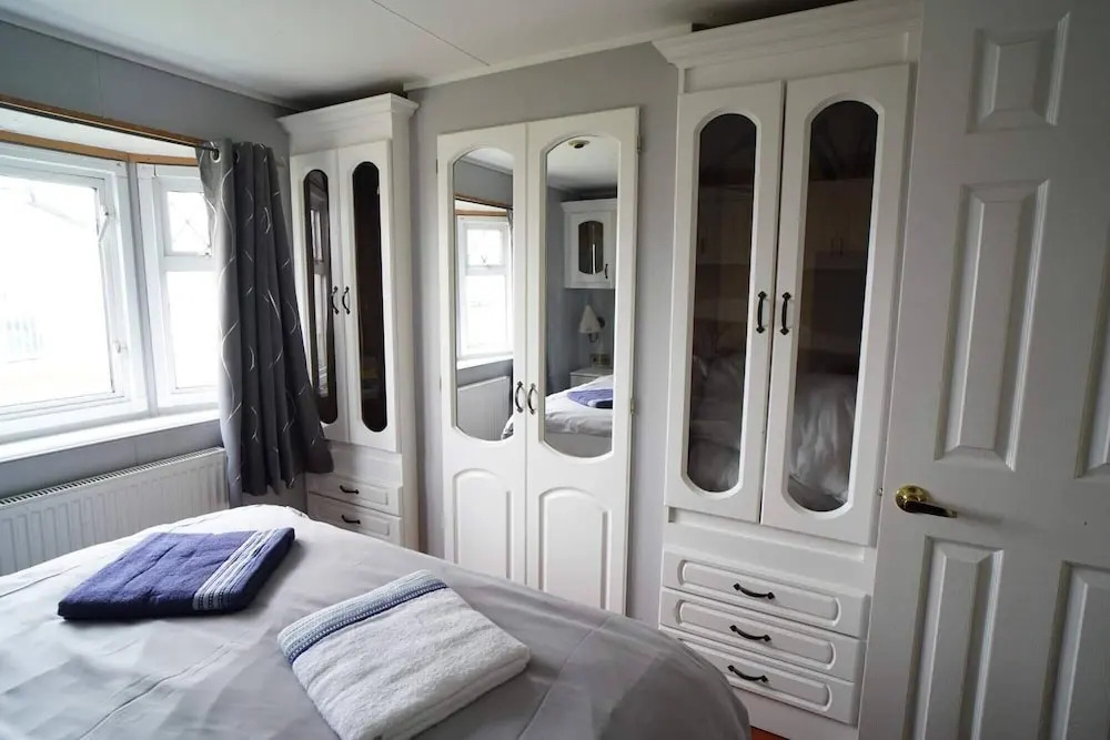 Caravan-sleeps 5-pets Ok-parking-linen Incl