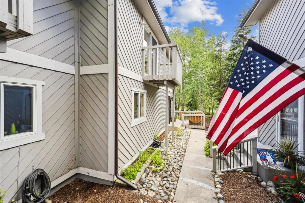 Frisco Creekside Retreat 3 Bedroom Townhouse by RedAwning