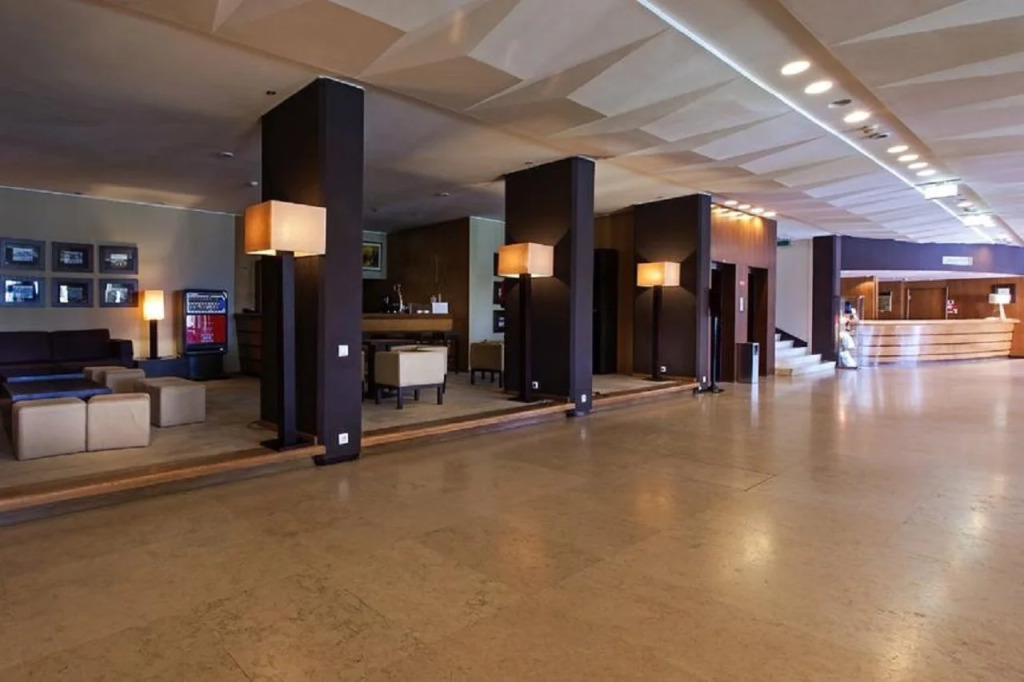 Carcavelos Beach Hotel