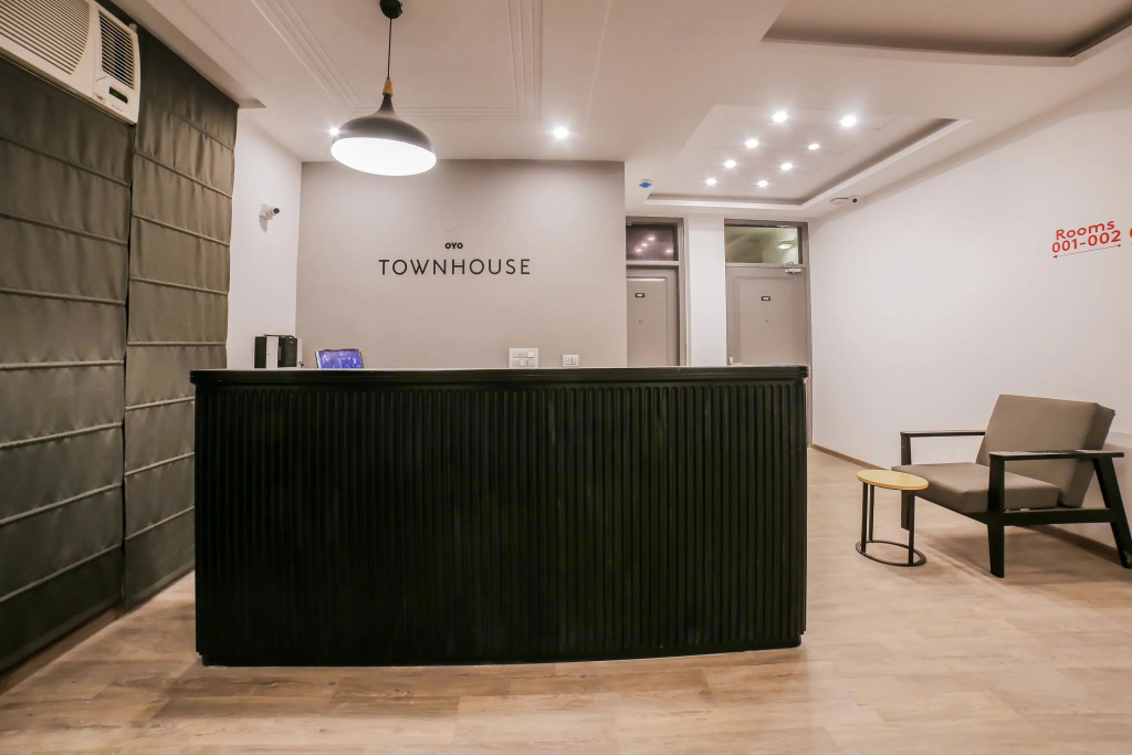OYO 76804 OYO Townhouse 330