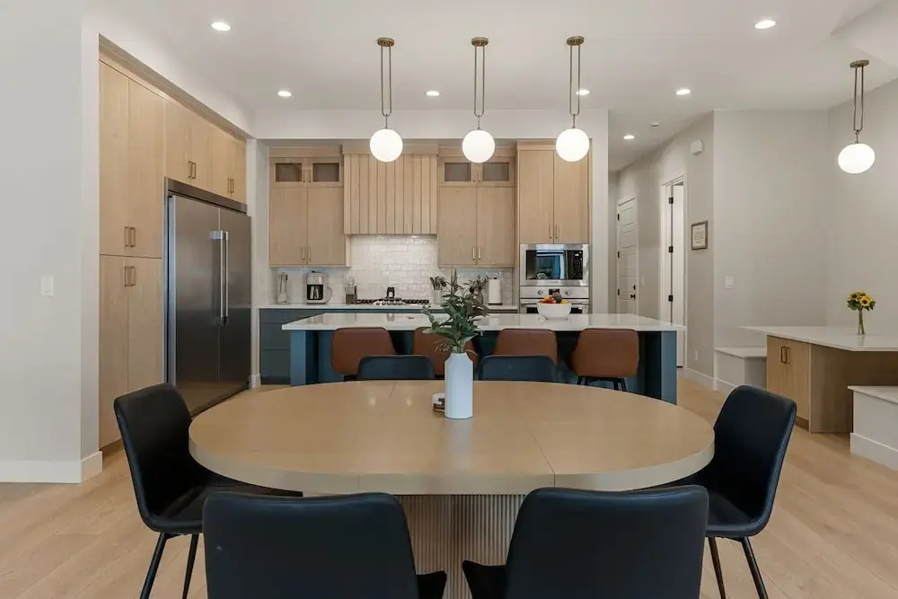 Weekend Vibes 5 Bedroom Townhouse