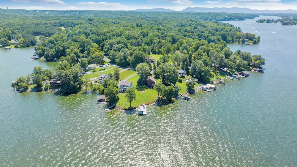 Pine Knob Point - Lakehouse w/ Private Dock
