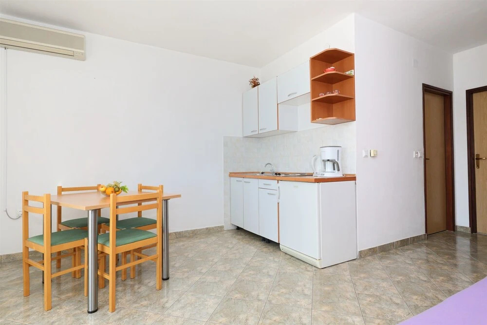 Apartments by the sea Tisno, Murter - 21657