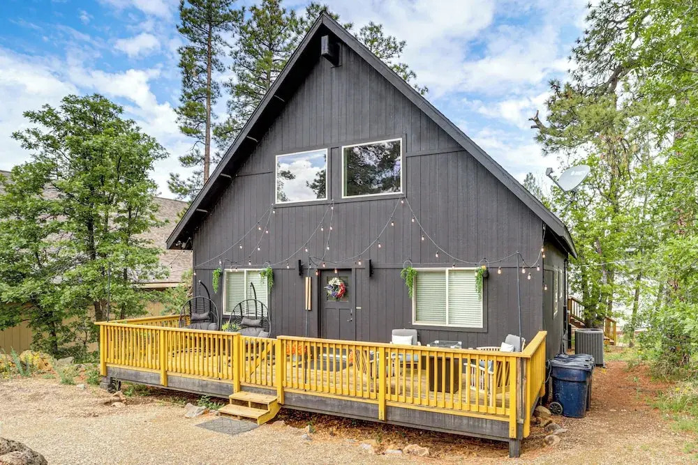 Walk to Trails: Modern Munds Park Mountain Retreat