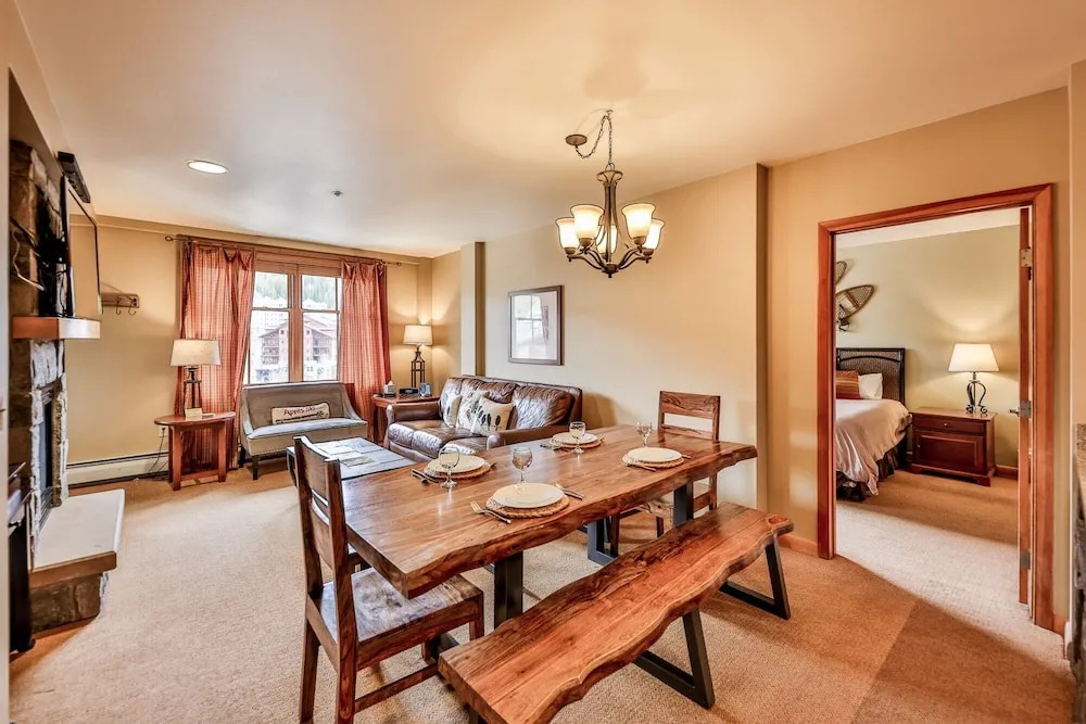 Zephyr Slopeside - 1504 2 Bedroom Condo by RedAwning