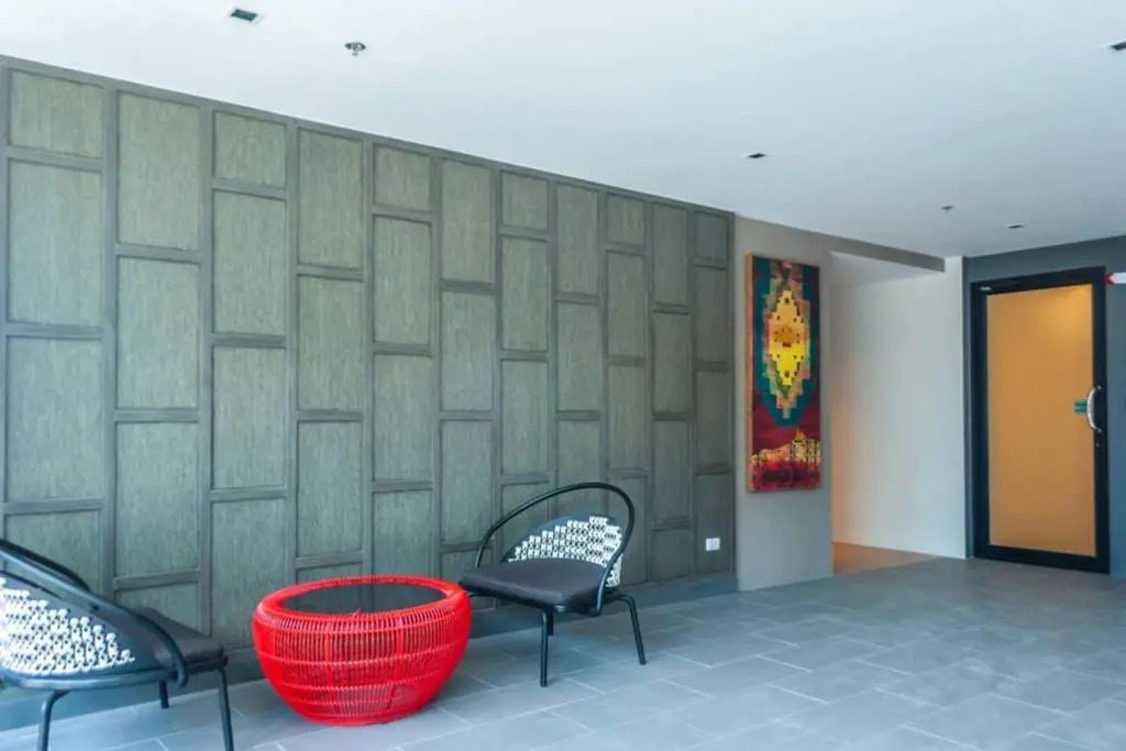1BR Mountain/Pool View at Central festival mall.