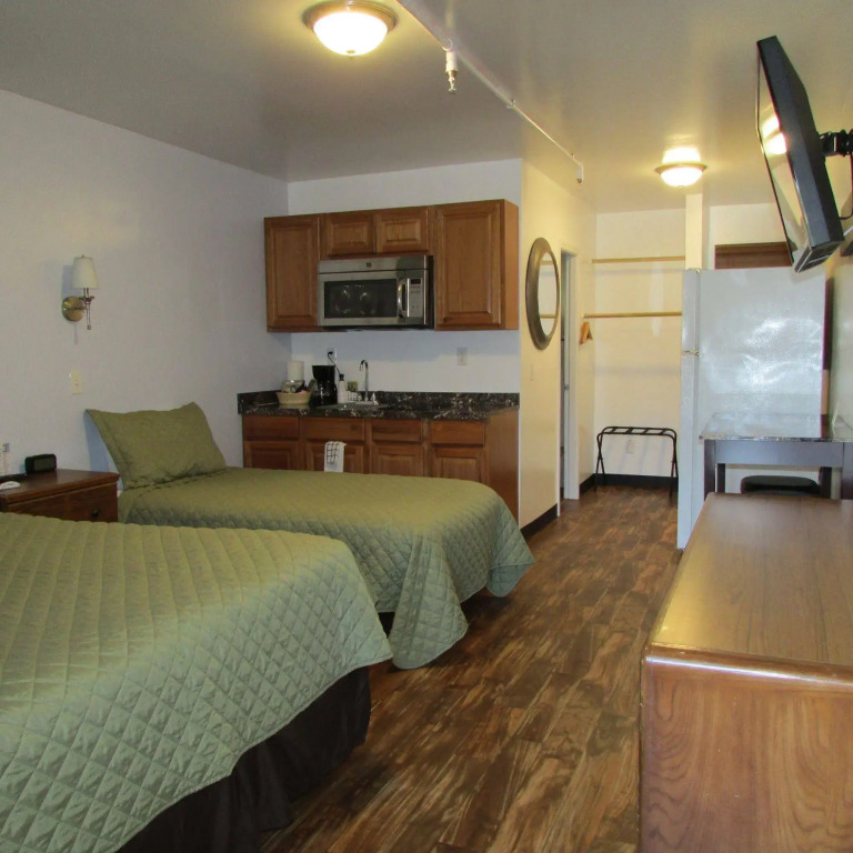 Creekwood Inn