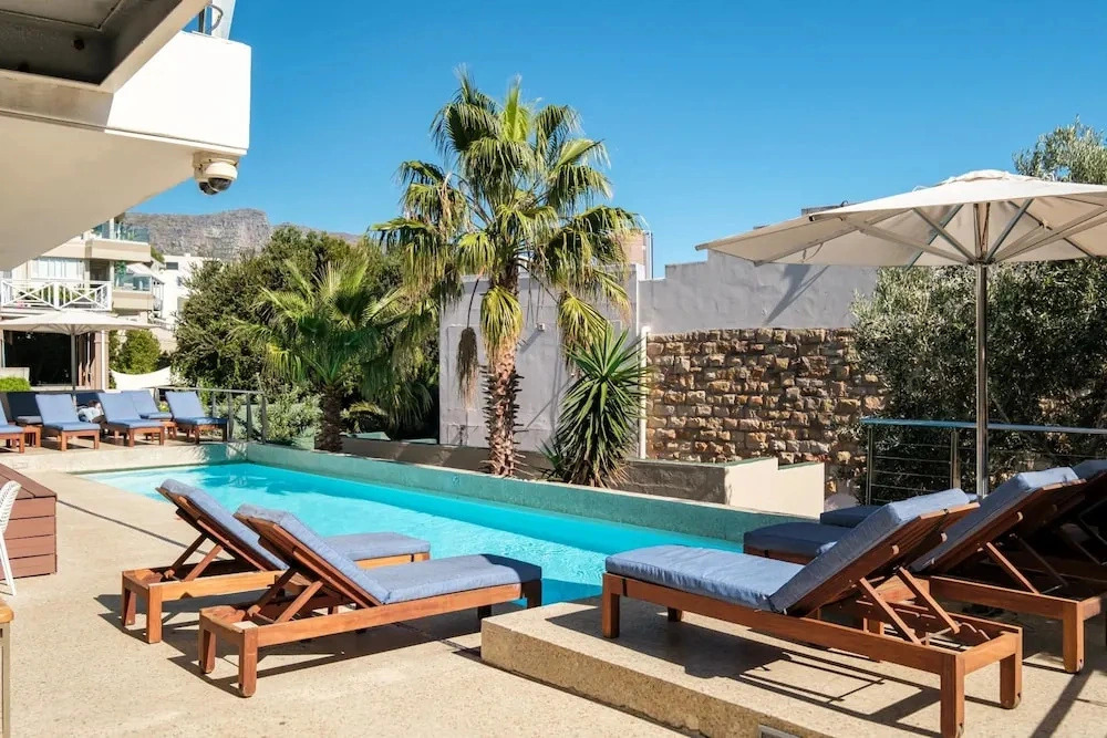 Camps Bay Stylish 2bed by the Tidal Pool Tidescape