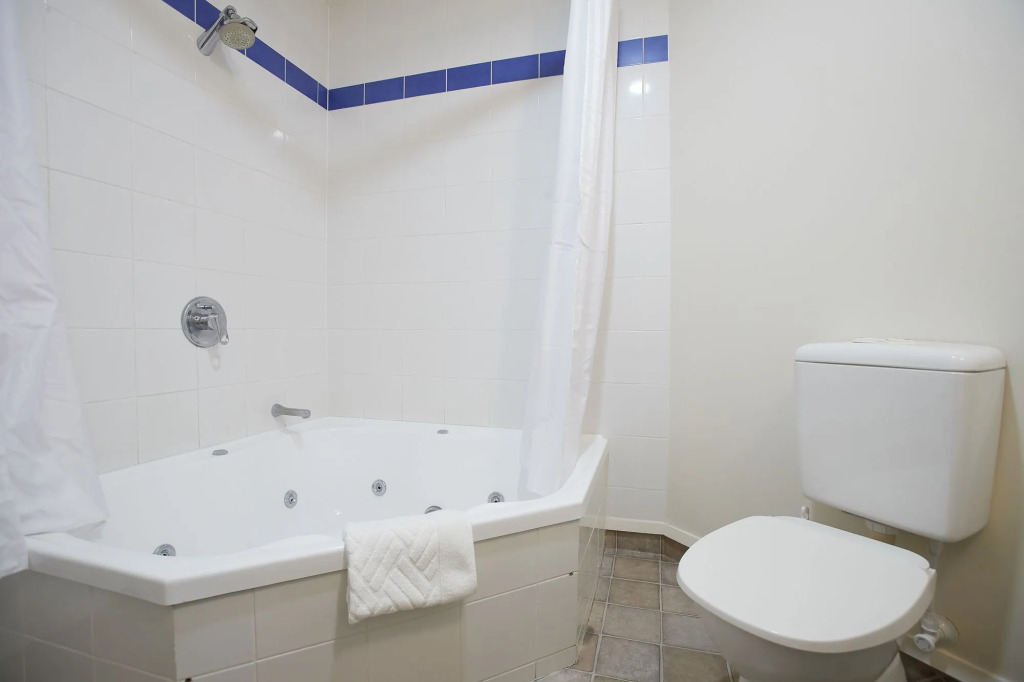 Ventura Inn & Suites Hamilton