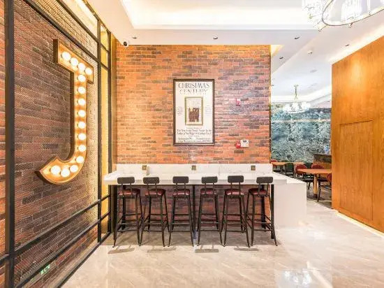 James Joyce Coffetel Hotel (Chaoyang High-speed Railway Station Qingnian Road Subway Station)