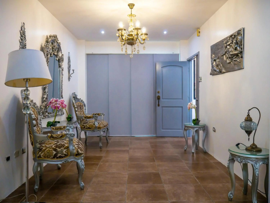 The Royalty Inn ApartmentHotel #1