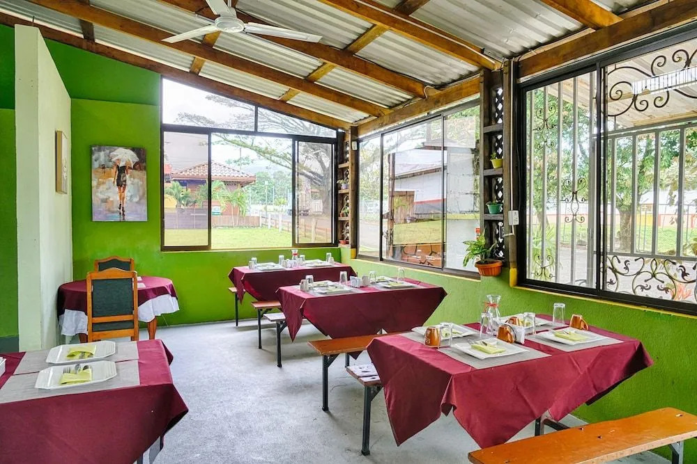 Hotel Roble Viejo