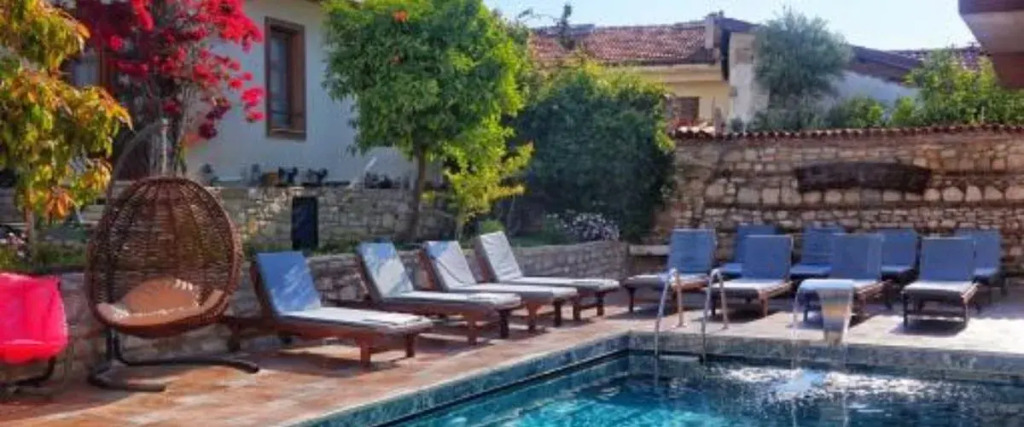 Otel Sezgin Kuşadası