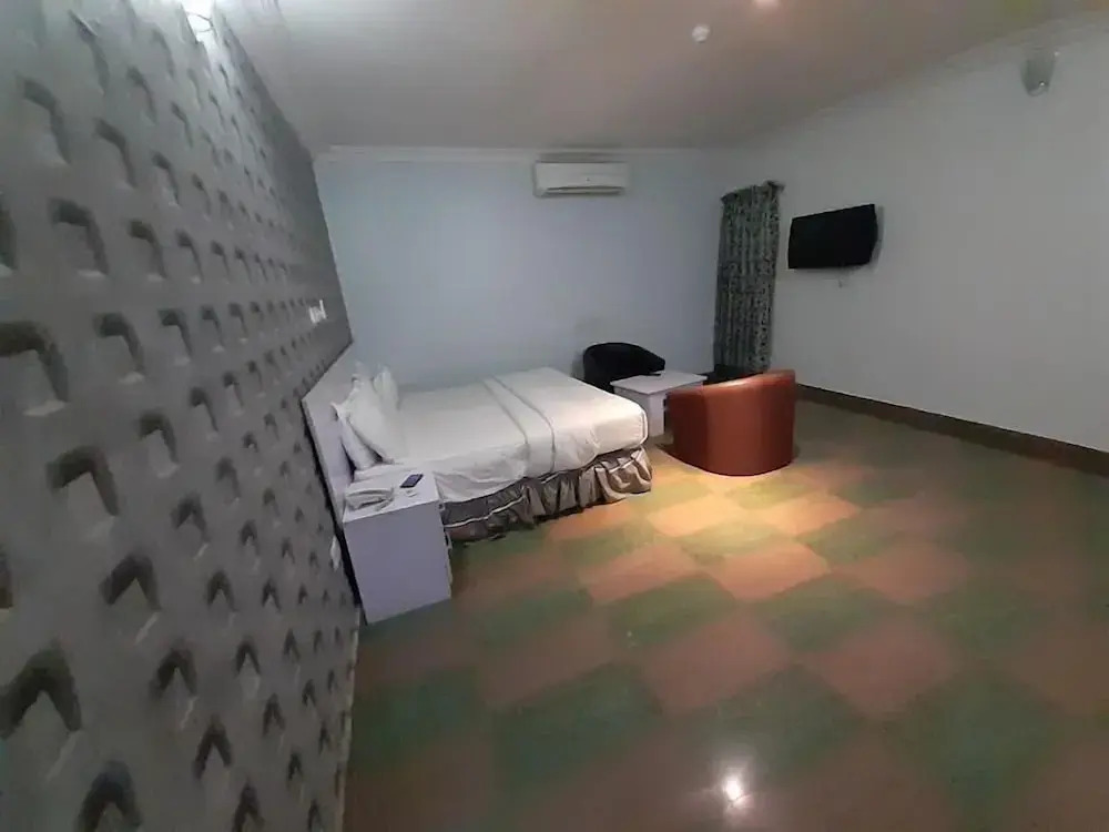 Jay Hiltin Hotel